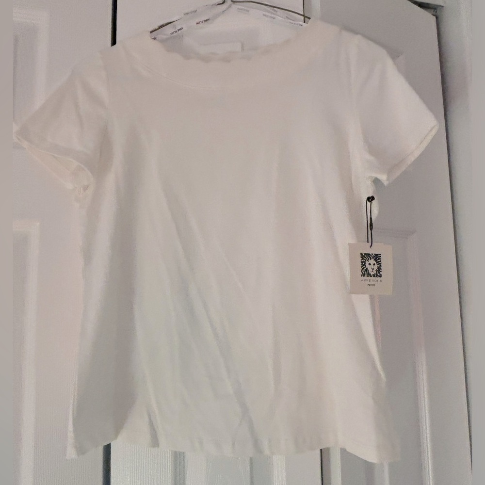 NWT petite small Anne Klein white scalloped neck tshirt